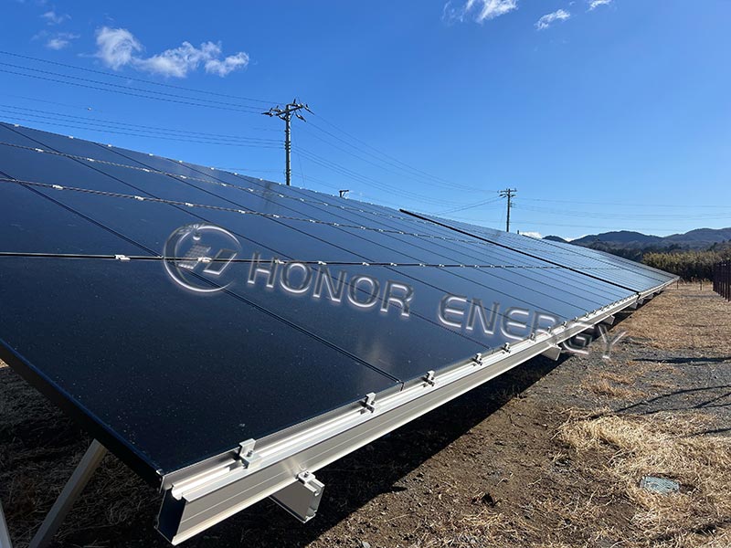 الانتهاء بنجاح من مشروع نظام التركيب الأرضي للطاقة الشمسية بقدرة 700 كيلووات في سينداي، اليابان